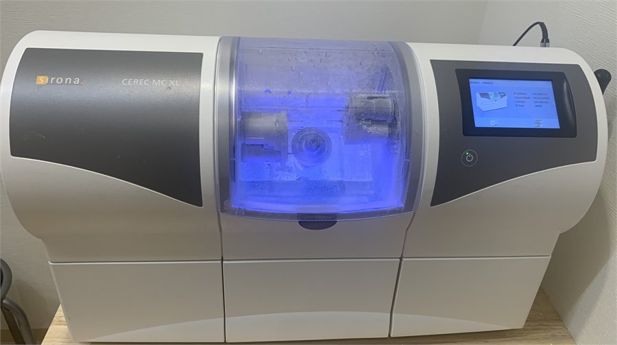 セレックシステム（CEREC MC X）