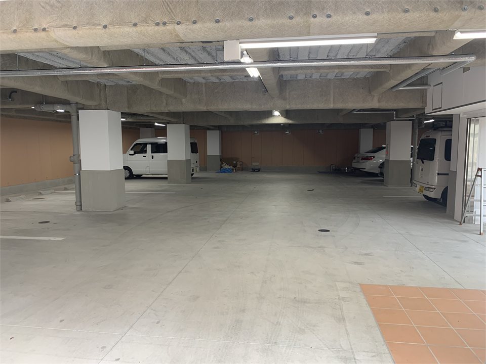 1階駐車場